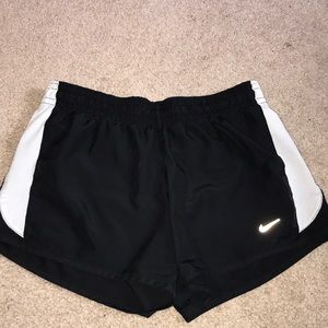 SIZE SMALL NIKE RUNNING SHORTS